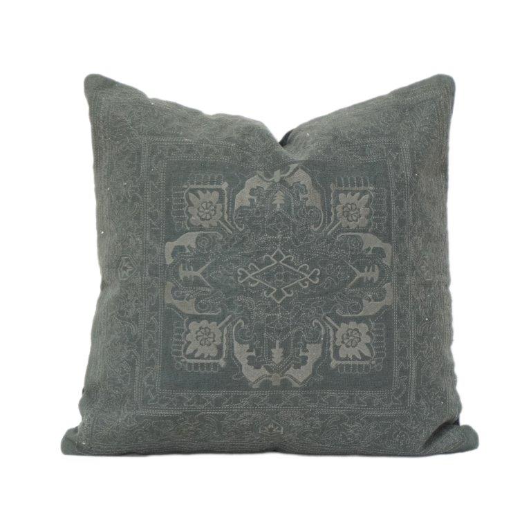 Eleganter grauer bestickter Baumwoll-Kissenbezug 45x45 cm | Vintage-Ornament-Design | Dekokissen-Bezug