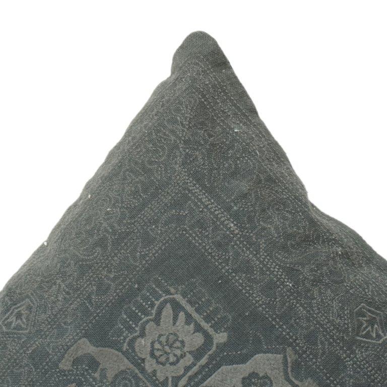 Eleganter grauer bestickter Baumwoll-Kissenbezug 45x45 cm | Vintage-Ornament-Design | Dekokissen-Bezug