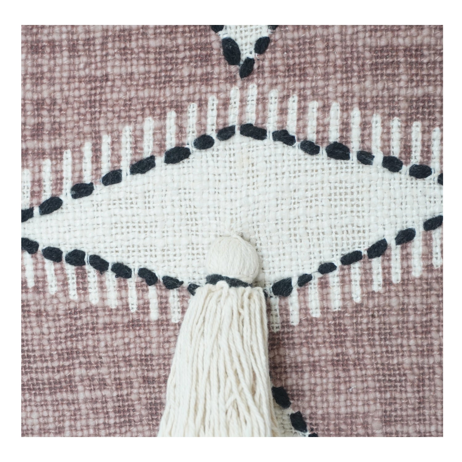 Handbestickter geometrischer Baumwoll-Kissenbezug mit Quaste | Moderner Boho-Kissenbezug | 45x45 cm