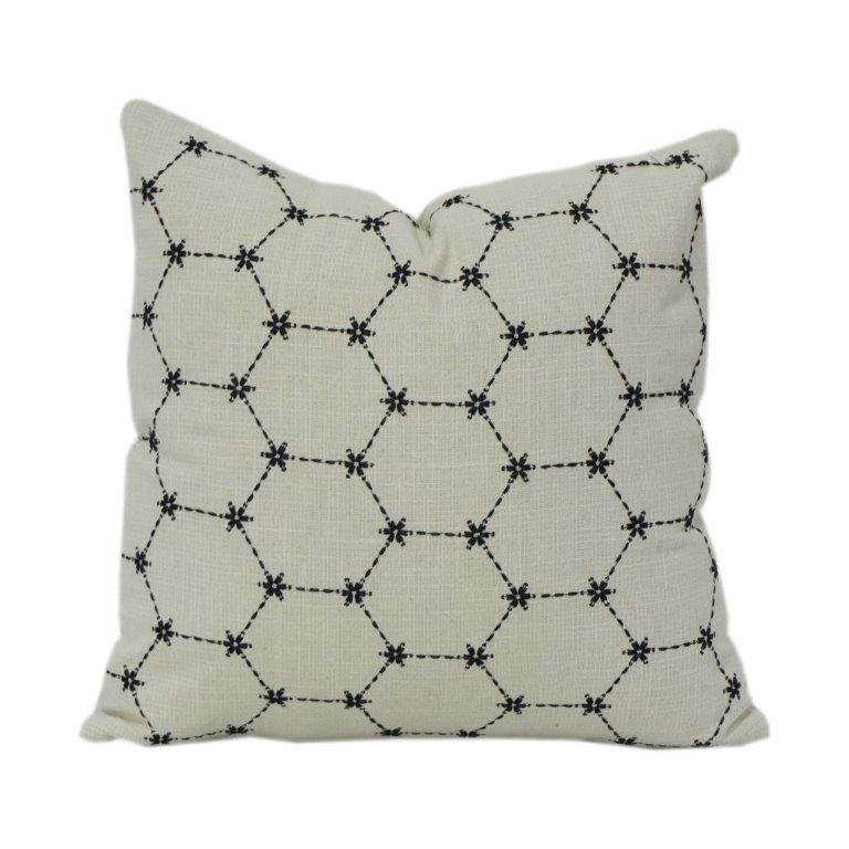 Geometrischer bestickter Baumwoll-Kissenbezug | Minimalistischer Kissenbezug in Schwarz & Elfenbein | 45x45 cm moderne Heimdekoration - Bulk manufacturer & supplier from Panipat, India