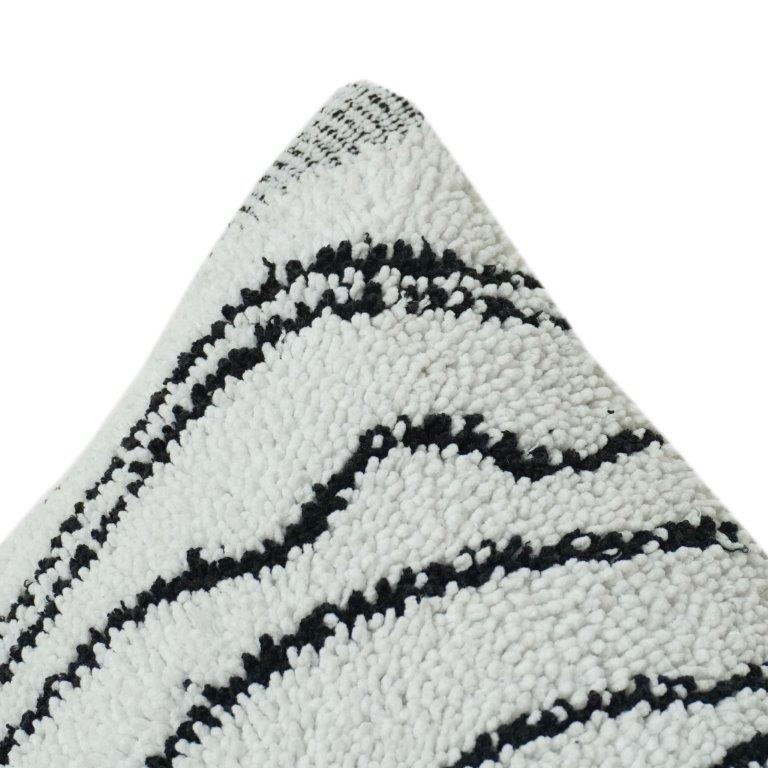 Housse de coussin en coton brodé Vague Noire | Motif abstrait moderne texturé | 45x45 cm - Bulk manufacturer & supplier from Panipat, India