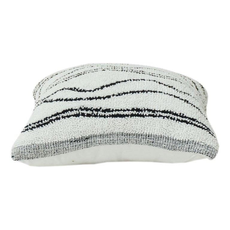 Housse de coussin en coton brodé Vague Noire | Motif abstrait moderne texturé | 45x45 cm - Bulk manufacturer & supplier from Panipat, India