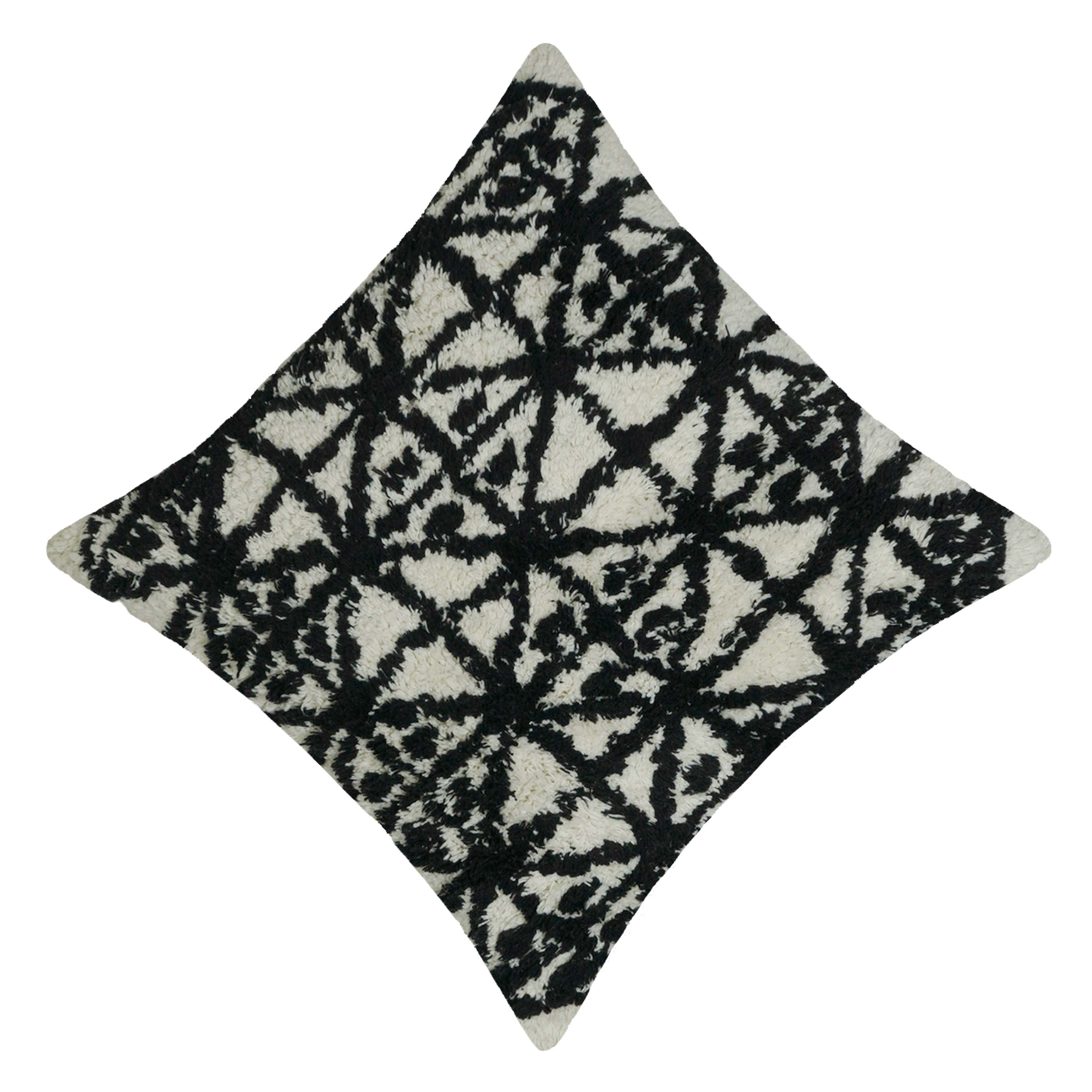 Black & Ivory Abstract Tufted Cotton Cushion Cover – Textured Geometric Floral Design, 45 x 45 cm