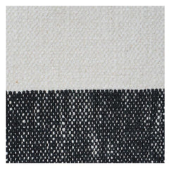 Housse de coussin en coton tissé à la main 45x45 cm | Motif rayures noires minimalistes avec pompons | Oreiller décoratif bohème moderne
