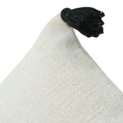 Housse de coussin en coton tissé à la main 45x45 cm | Motif rayures noires minimalistes avec pompons | Oreiller décoratif bohème moderne