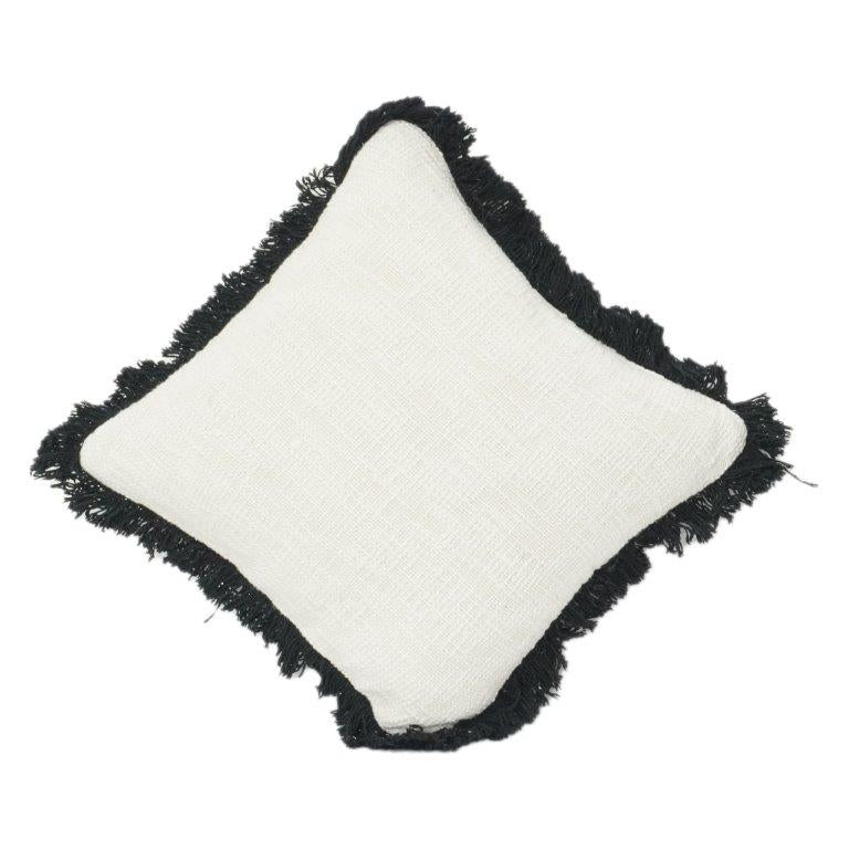 Minimalistischer Kissenbezug aus Baumwolle mit Struktur und schwarzer Fransenborte | Moderne, neutrale Kissenhülle | 45x45 cm - Bulk manufacturer & supplier from Panipat, India