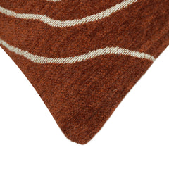 Rust Brown Jacquard Cushion Cover with Abstract Wavy Pattern – 45 x 45 cm
