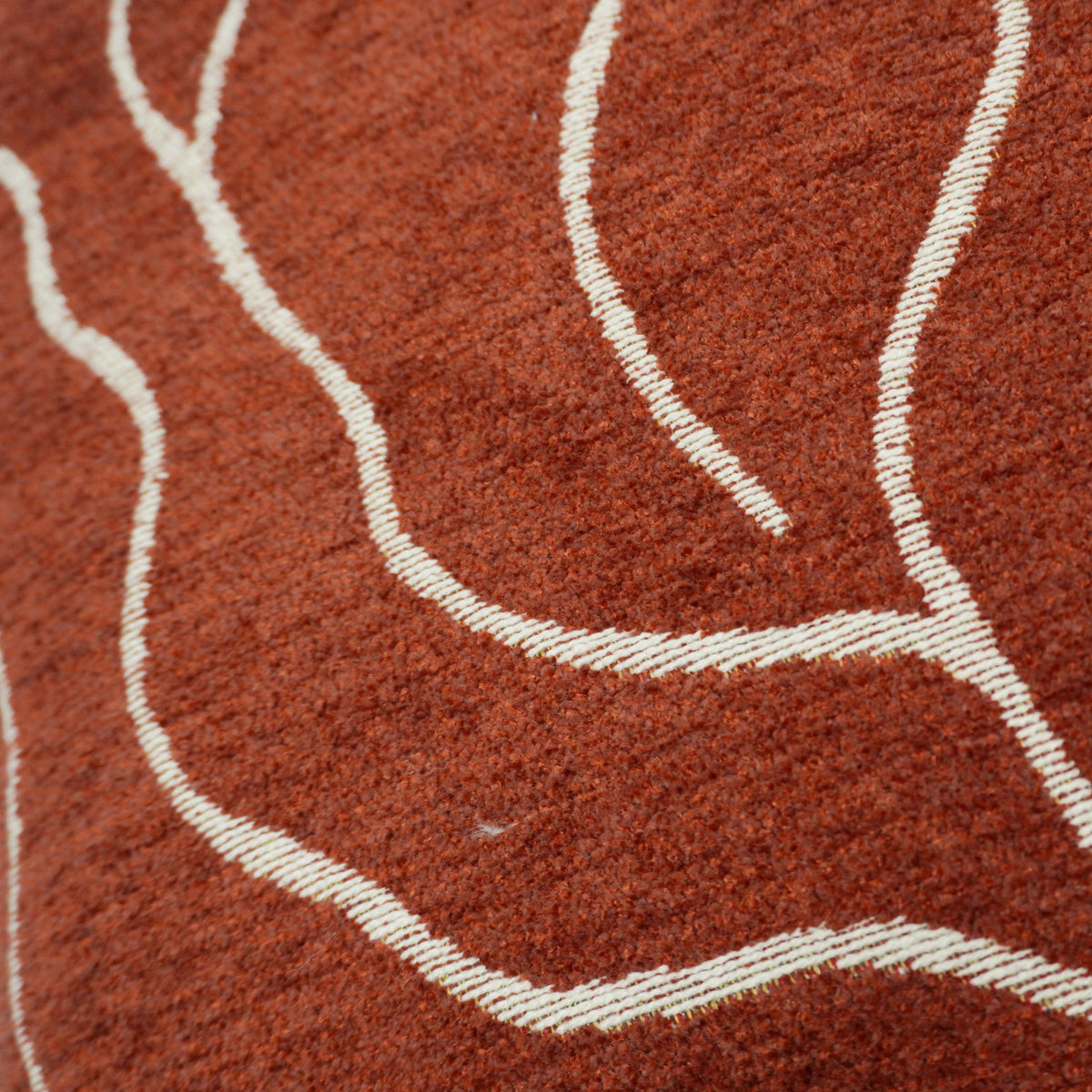 Rust Brown Jacquard Cushion Cover with Abstract Wavy Pattern – 45 x 45 cm