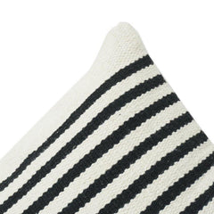 Kissenbezug aus Baumwolle, schwarz-weiß gestreift, 45x45 cm | Gewebter, strukturierter, minimalistischer Kissenbezug mit verdecktem Reißverschluss