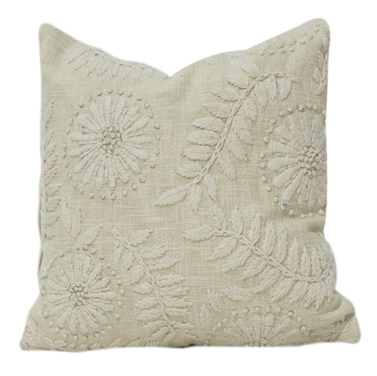 Elfenbeinfarbener Kissenbezug mit Blumenstickerei aus Baumwolle | Strukturierter Kissenbezug in neutralen Farben | Dekokissen 45x45 cm - Bulk manufacturer & supplier from Panipat, India
