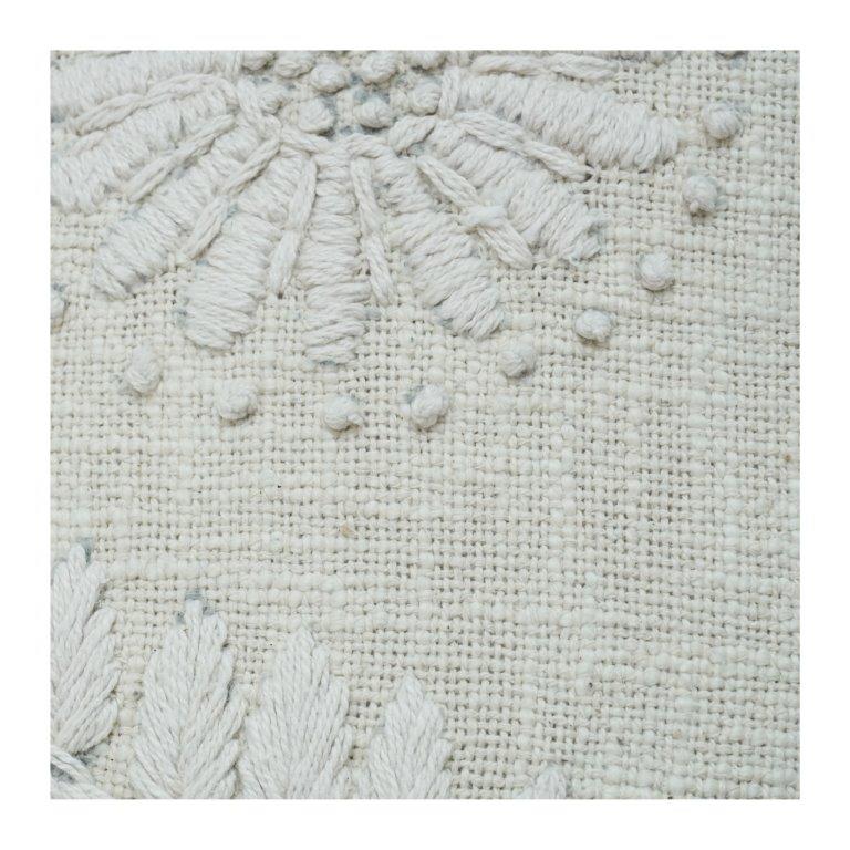 Elfenbeinfarbener Kissenbezug mit Blumenstickerei aus Baumwolle | Strukturierter Kissenbezug in neutralen Farben | Dekokissen 45x45 cm - Bulk manufacturer & supplier from Panipat, India