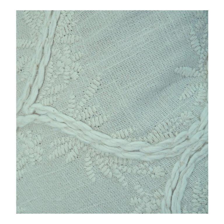 Housse de coussin en coton brodé ivoire avec pompons | Motif géométrique texturé | Décoration intérieure bohème chic 45x45 cm - Bulk manufacturer & supplier from Panipat, India