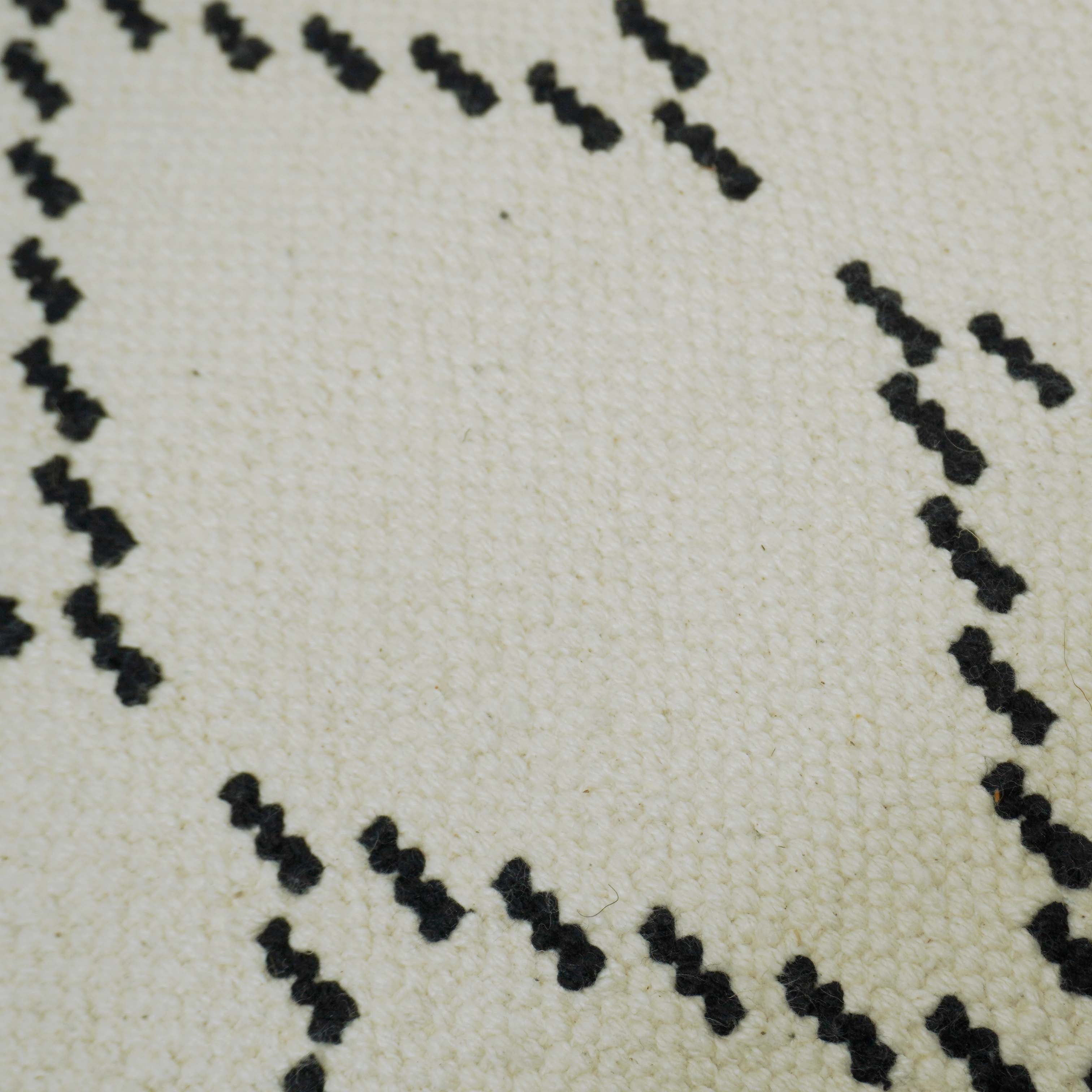 Handwoven Ivory Cushion Cover with Geometric Diamond Pattern – 45 x 45 cm