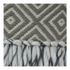 Boho Kissenbezug aus Baumwolle mit geometrischem Muster & Fransen – Handgefertigter, strukturierter Kissenbezug (45x45 cm)