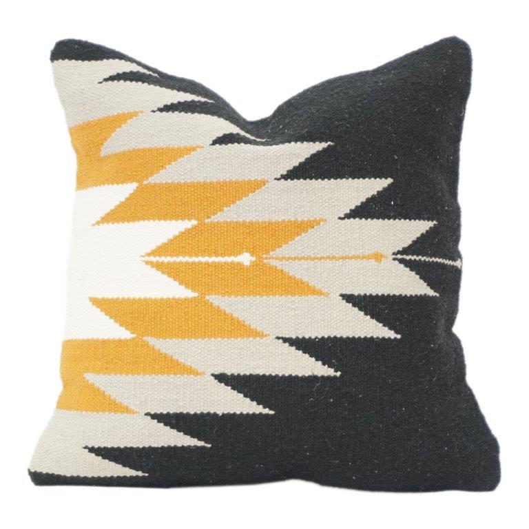 Handgewebter Kissenbezug aus Baumwolle mit geometrischem Muster 45x45 cm – Schwarz, Senf & Elfenbein Stammesmuster | Moderne Boho Deko - Bulk manufacturer & supplier from Panipat, India