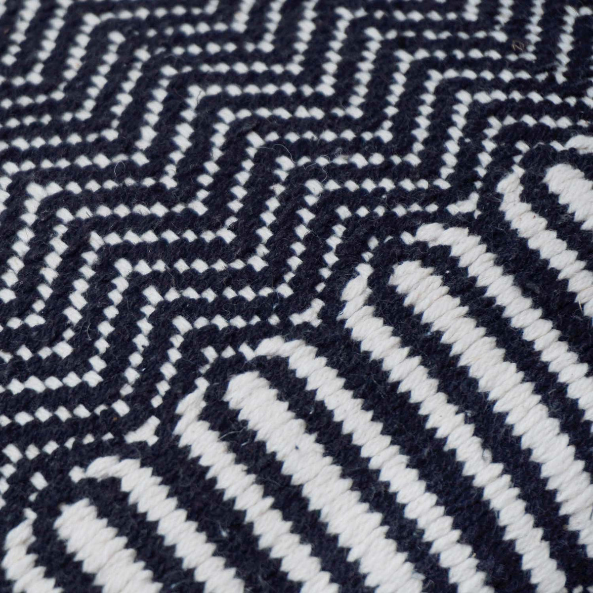 Handmade Black & White Geometric Polyester Cushion Cover 45x45 cm | Woven Chevron Pattern Decorative Throw Pillow Cover - Bulk manufacturer & supplier from Panipat, India
