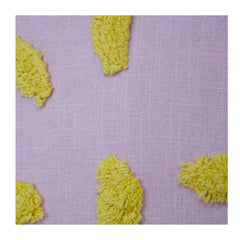 Bestickter Kissenbezug aus Baumwolle mit abstraktem Muster – rosa Grundfarbe mit gelbem, getuftetem Design | 45x45 cm großer, dekorativer Kissenbezug