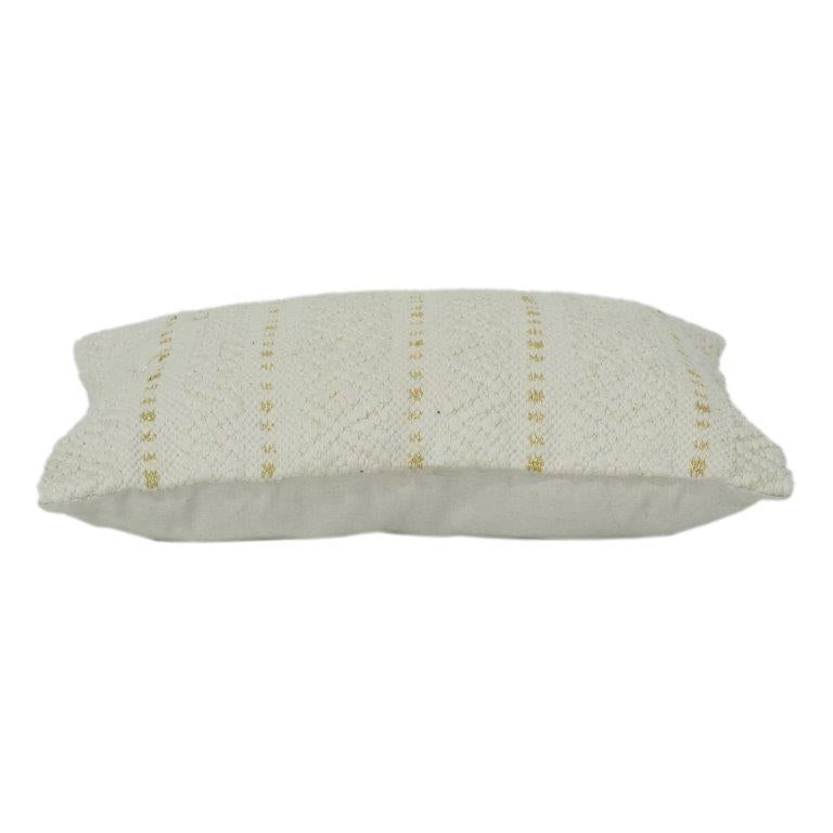 Elfenbeinfarbener Kissenbezug aus Baumwolle mit Goldstreifen | Strukturiertes, minimalistisches Design | 35 x 50 cm Lendenkissenbezug - Bulk manufacturer & supplier from Panipat, India