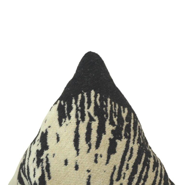 Black & Ivory Abstract Floral Jacquard Cushion Cover – 45x45 cm | Modern Decorative Throw Pillow Cover