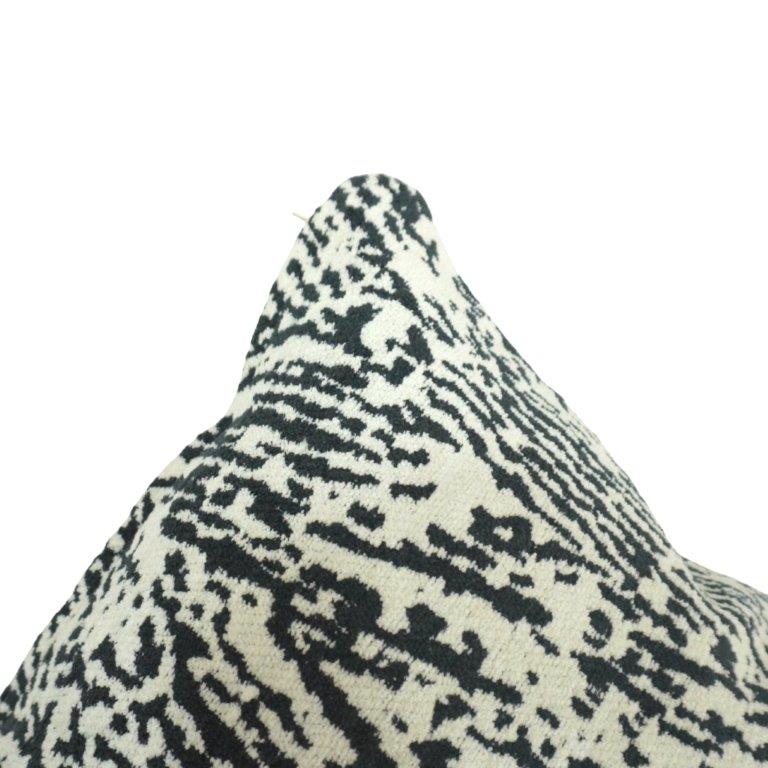 Jacquard Cotton Cushion Cover 45x45 cm – Black & Ivory Abstract Pattern